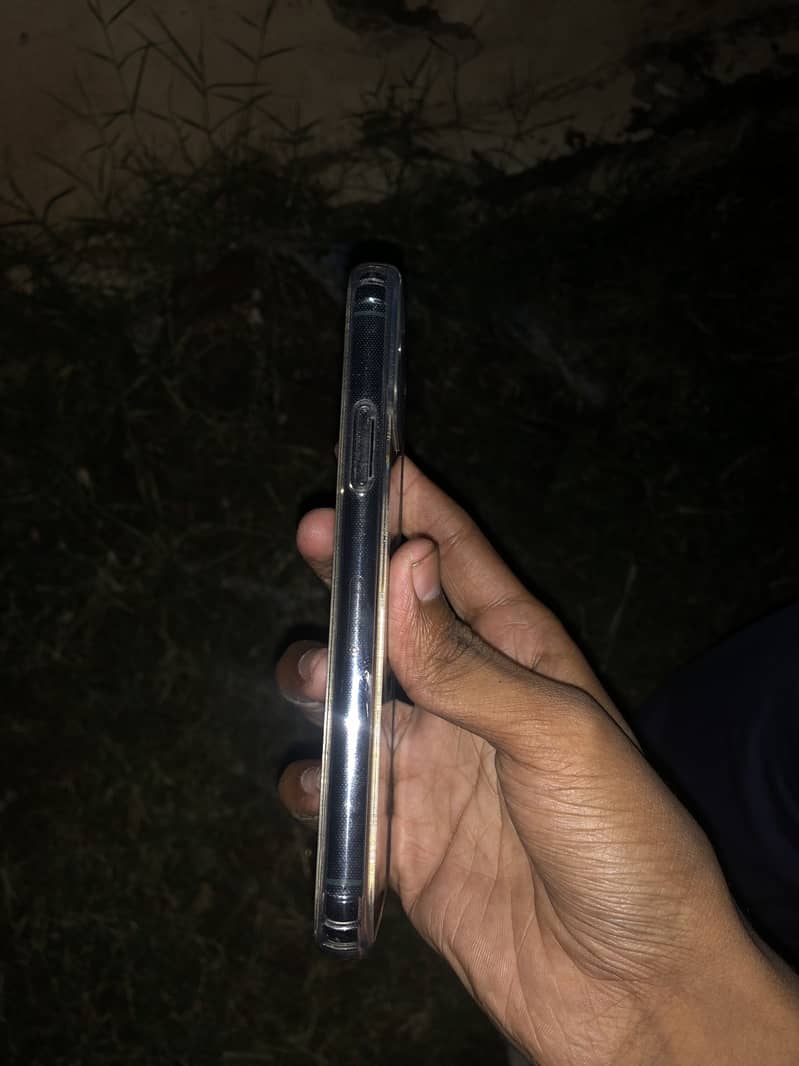 Apple iPhone 11 Pro 4