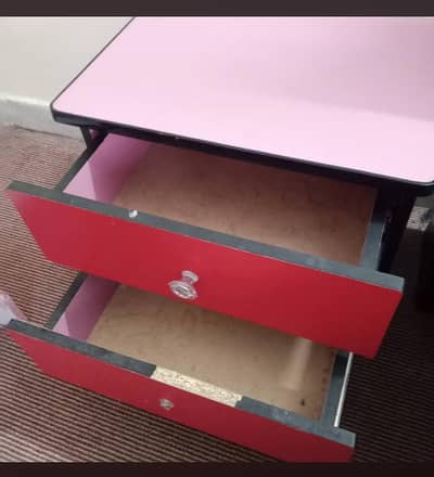 girl's bed with matching side table