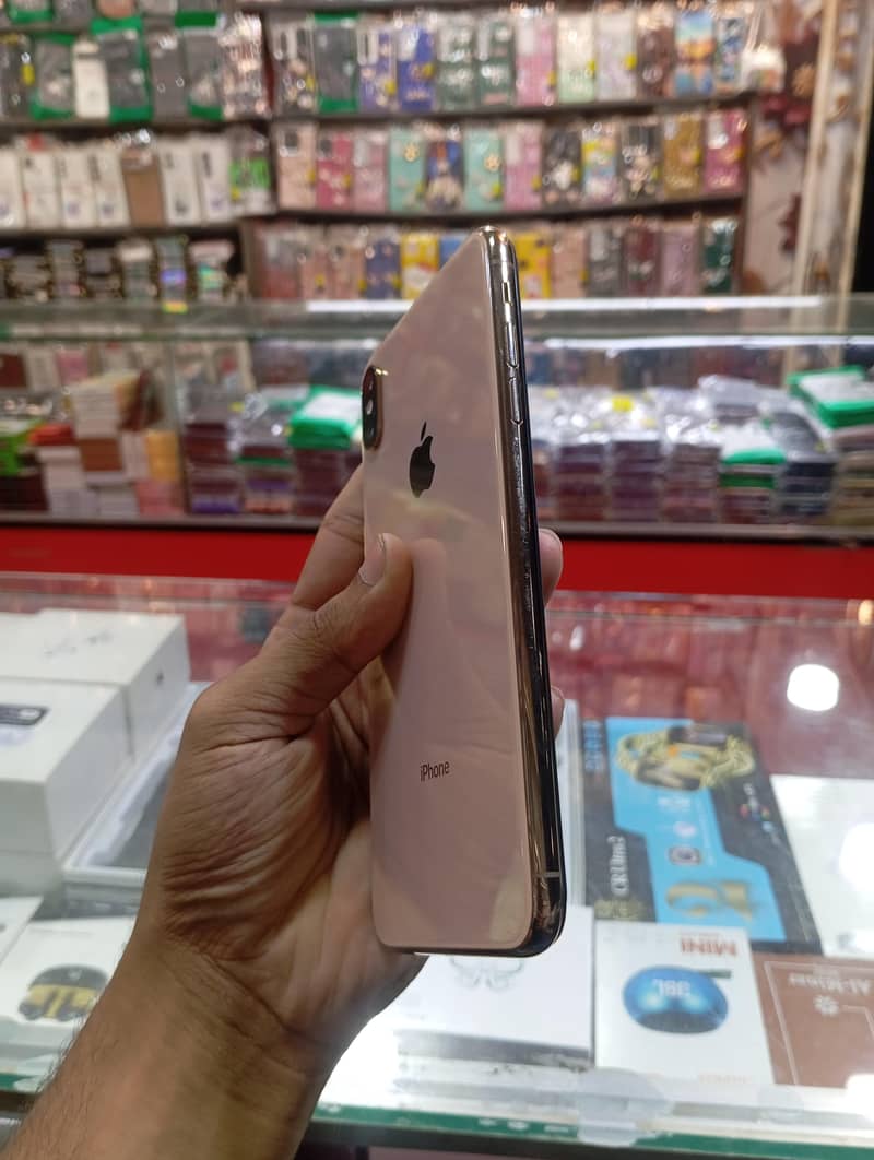 Apple iPhone XS Max 1