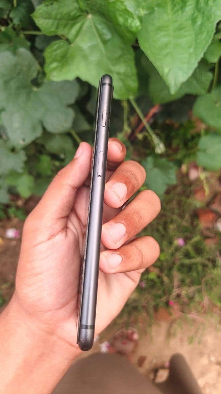 Apple iPhone 8 Plus 1