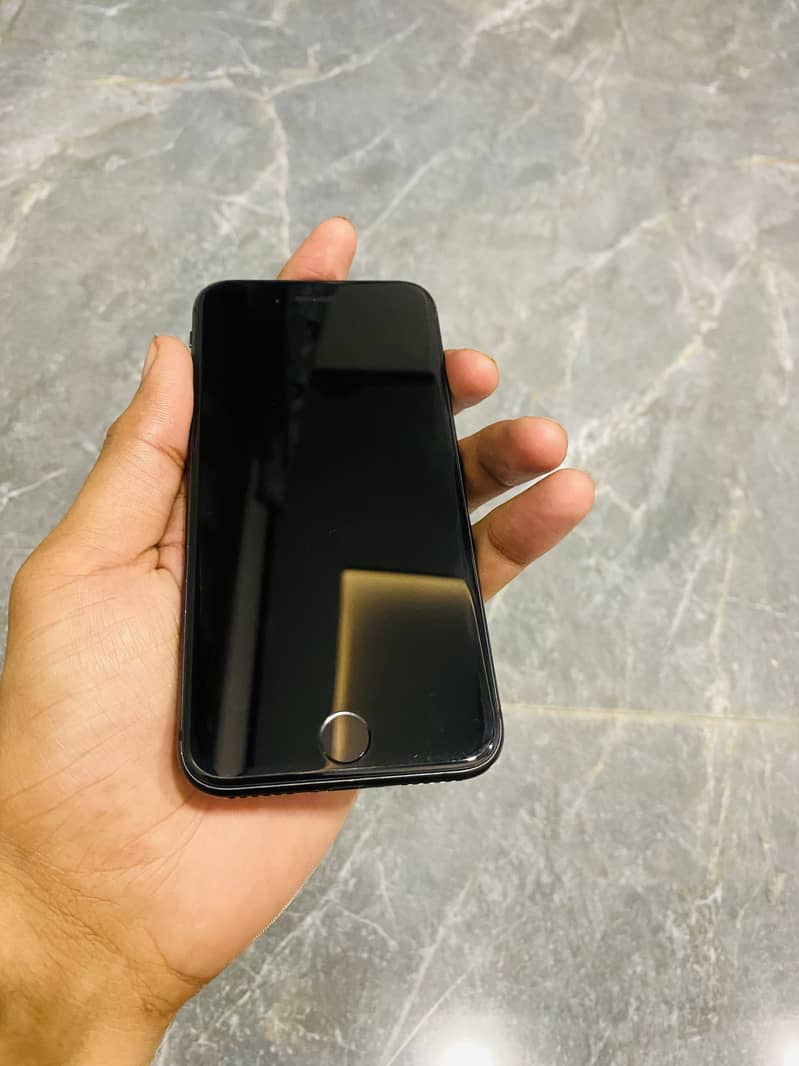 Apple iPhone 8 4