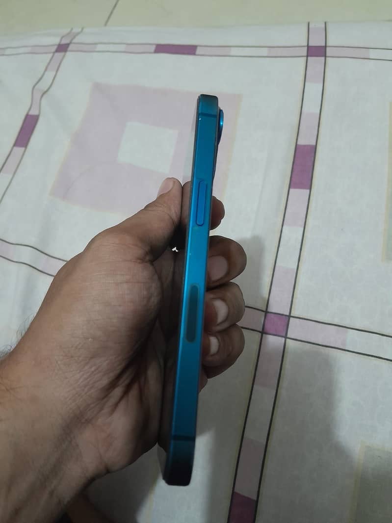 Apple iPhone 13 1