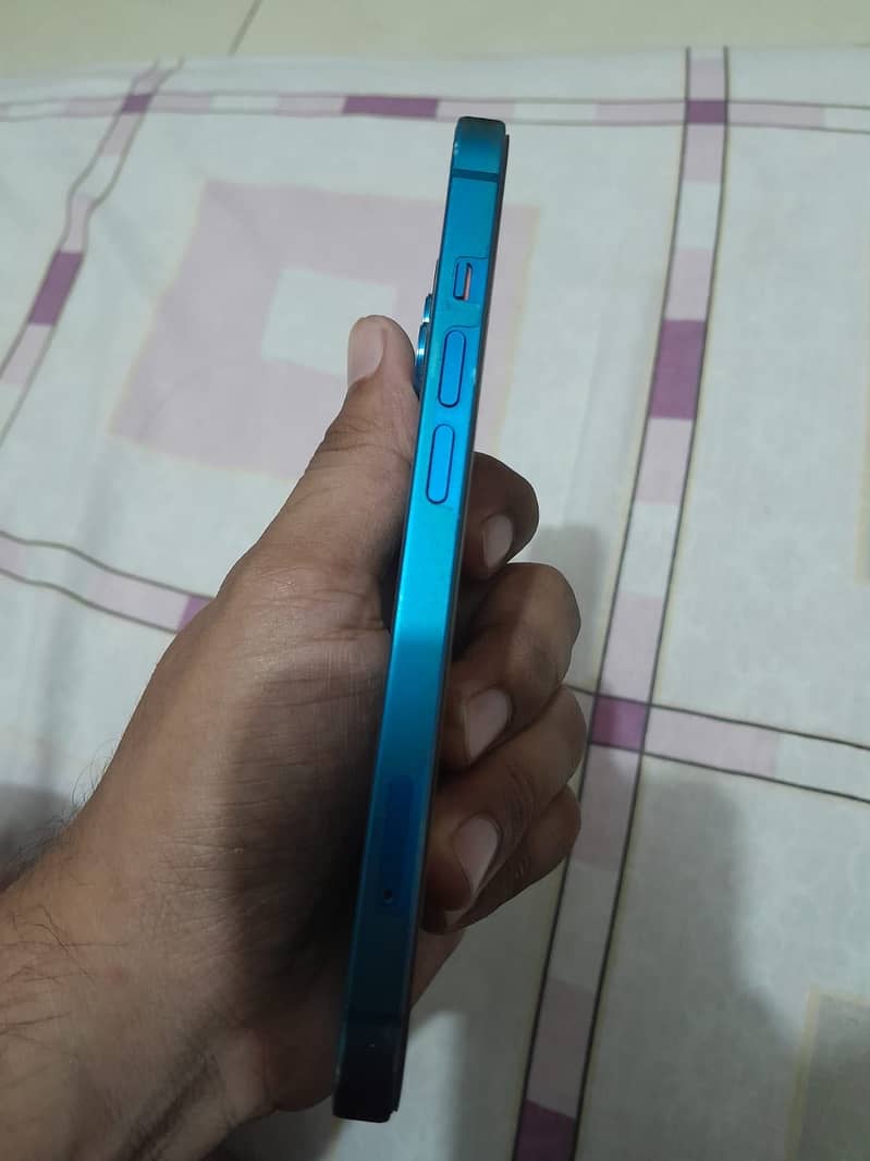 Apple iPhone 13 2