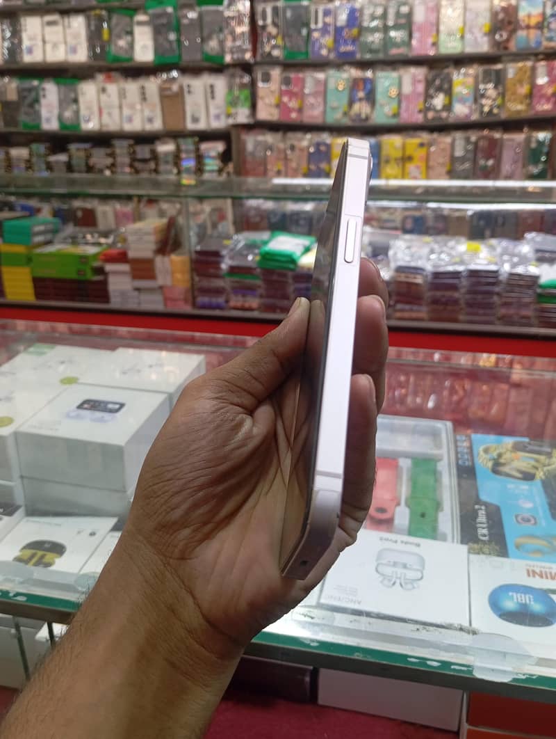 Apple iPhone 13 2