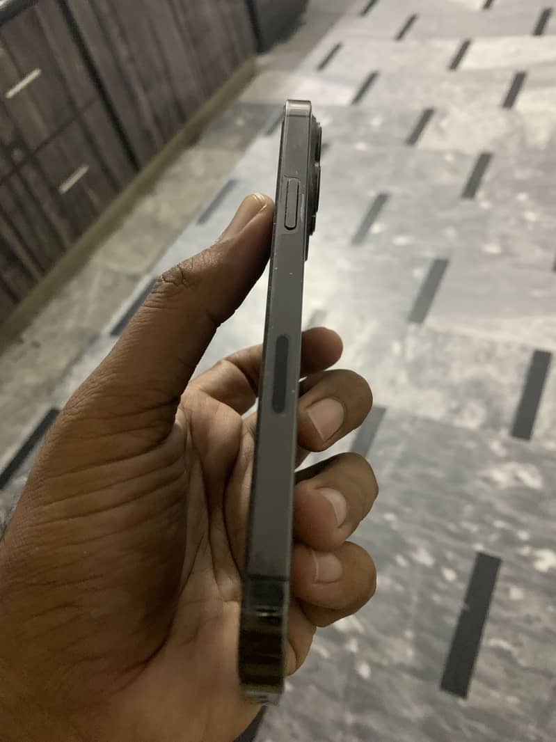 Apple iPhone 13 Pro Max 4
