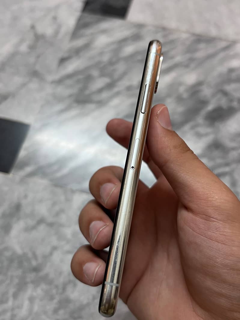 Apple iPhone X 5