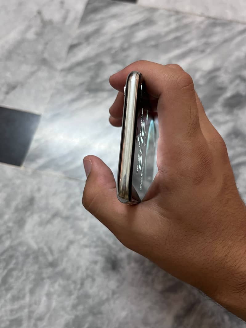 Apple iPhone X 6