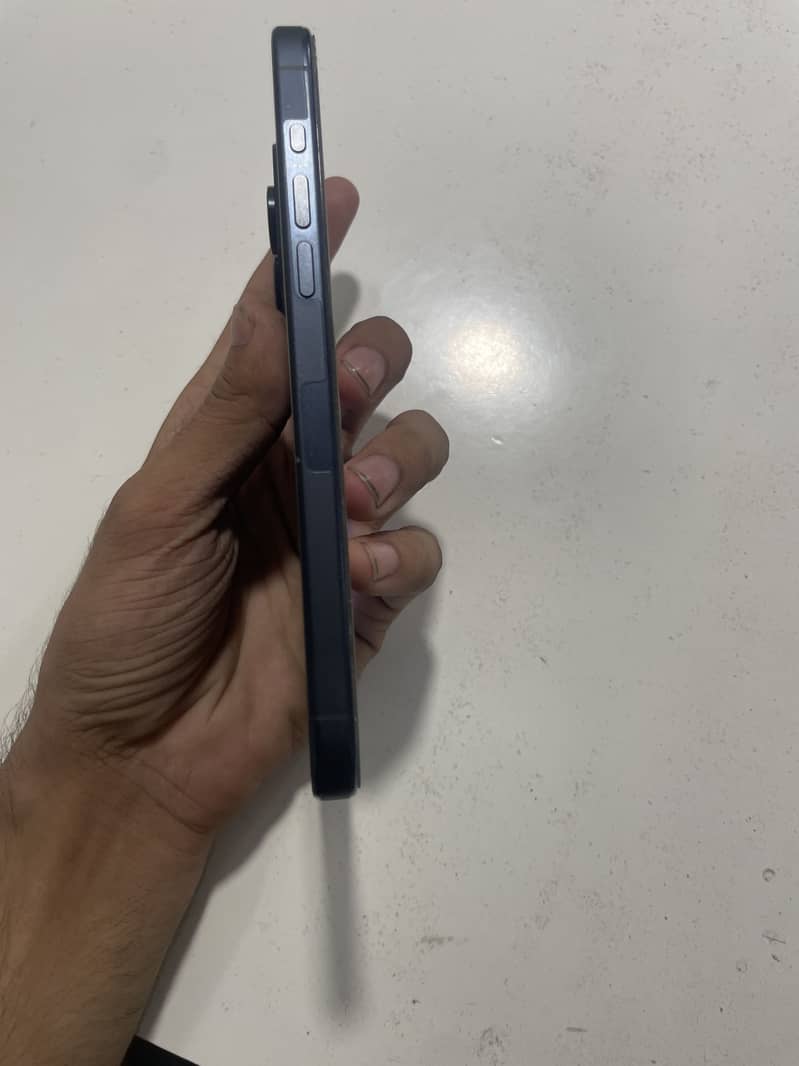 Apple iPhone 15 Pro Max 4