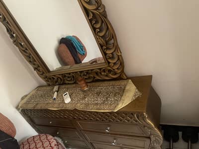 King size bed nd dressing table
