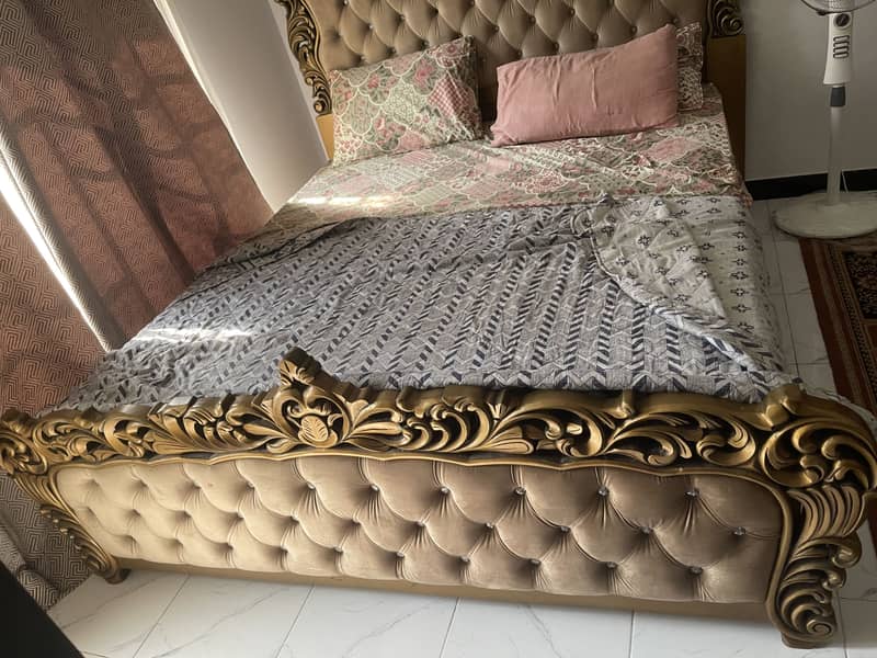 King size bed nd dressing table 1