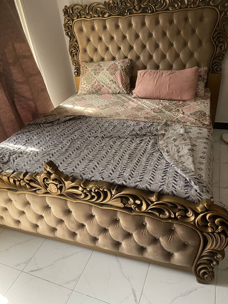 King size bed nd dressing table 2