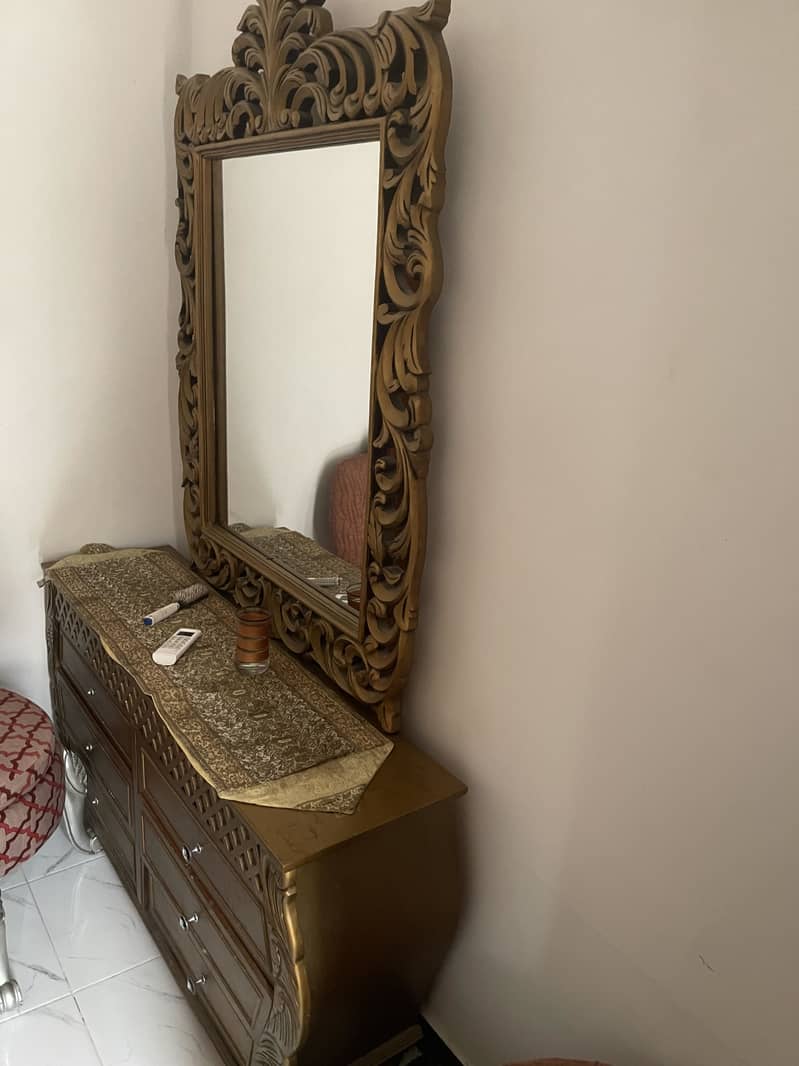 King size bed nd dressing table 3