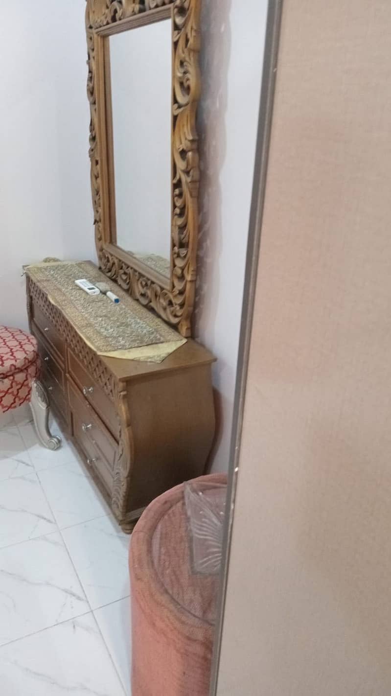 King size bed nd dressing table 5