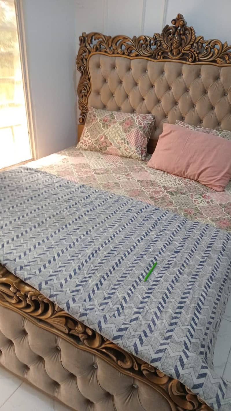 King size bed nd dressing table 6