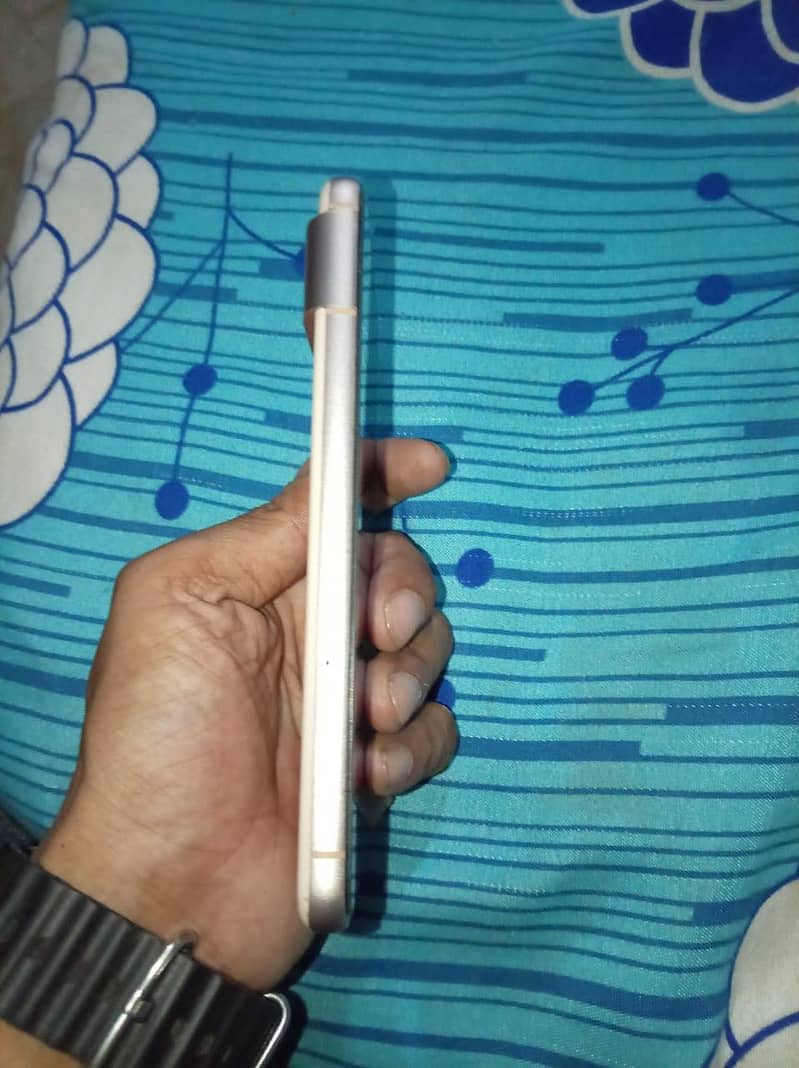 Google Pixel 8 4