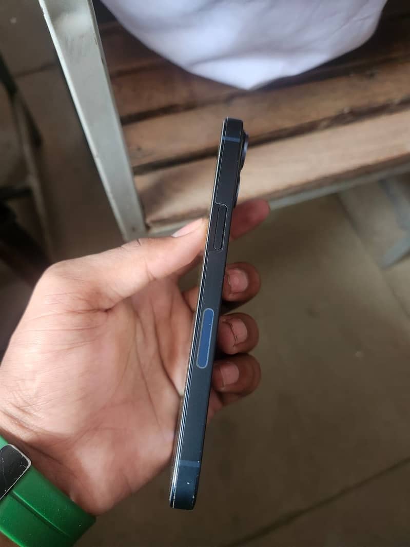 Apple iPhone 13 2