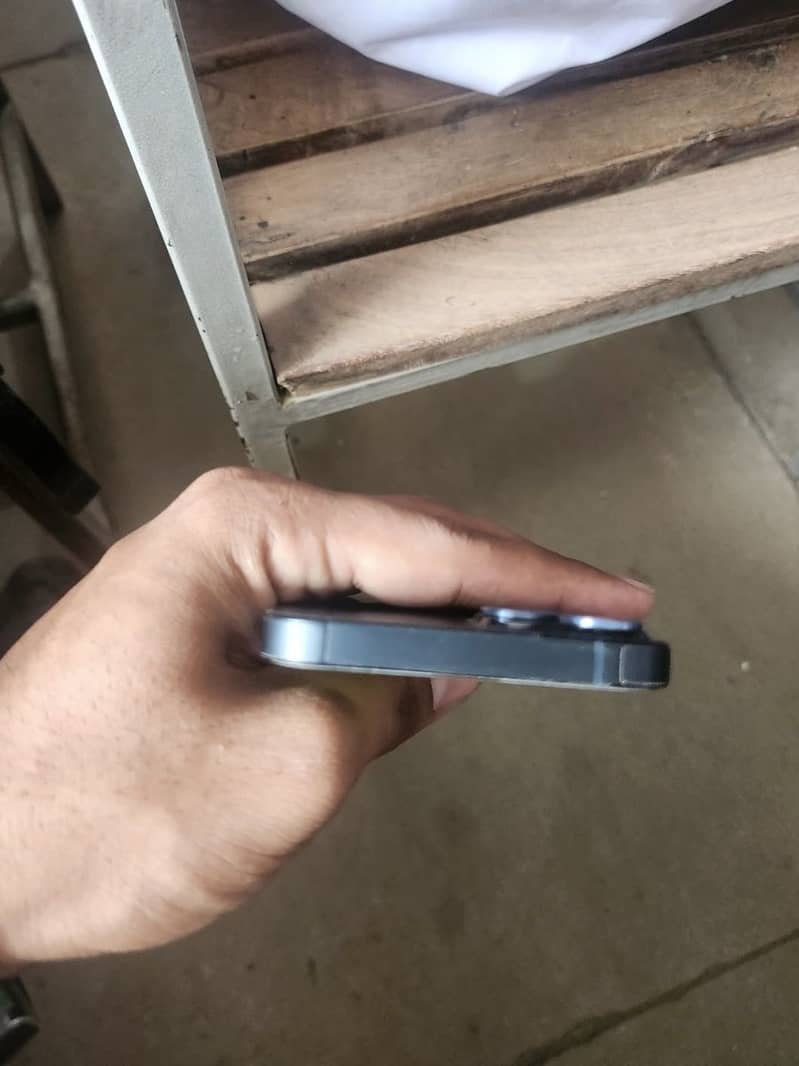 Apple iPhone 13 5