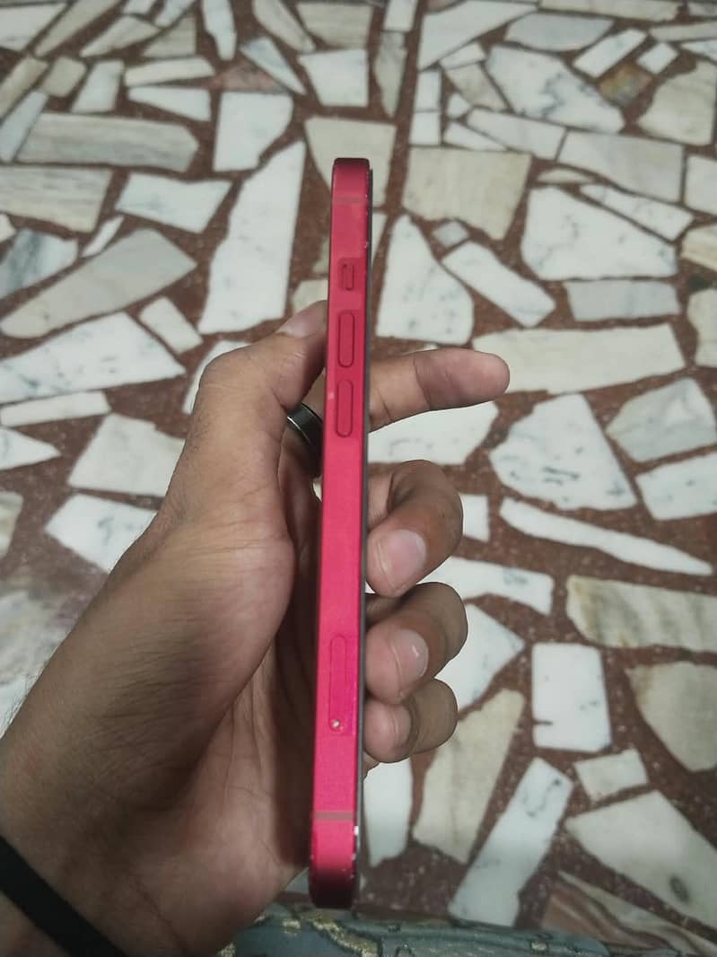 Apple iPhone 13 4