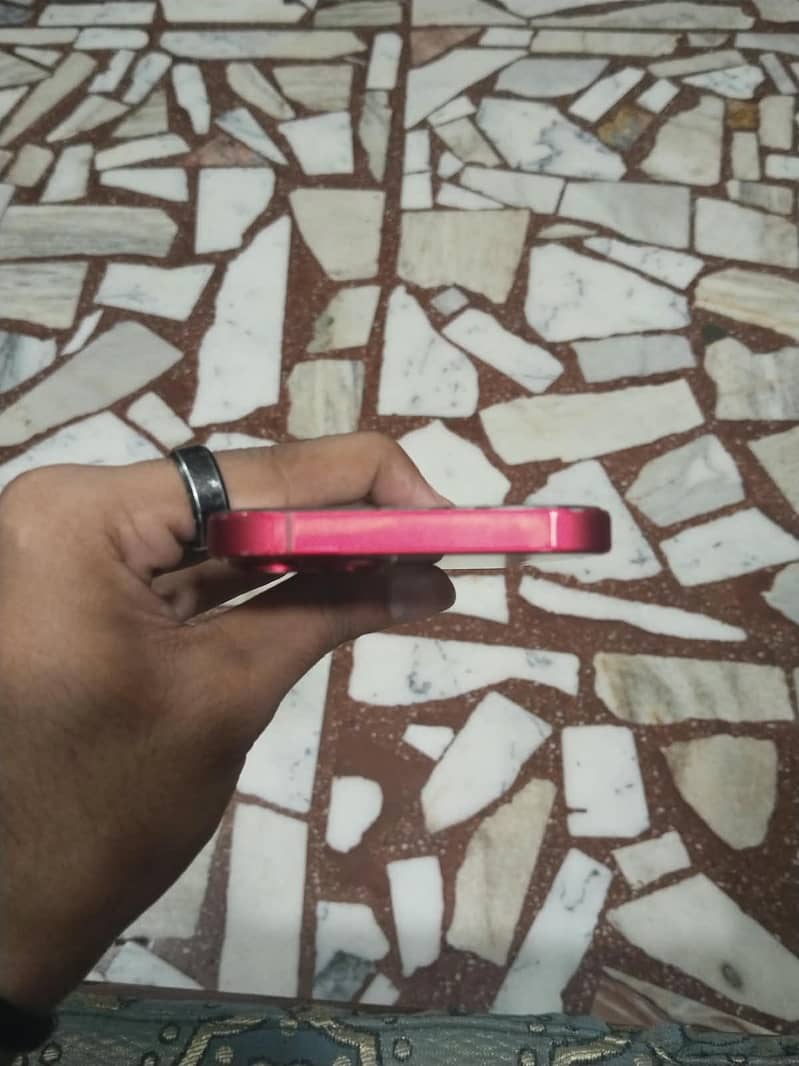 Apple iPhone 13 5