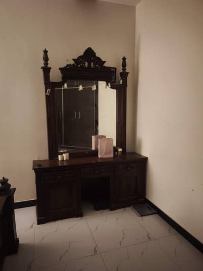 Dressing table/dresser