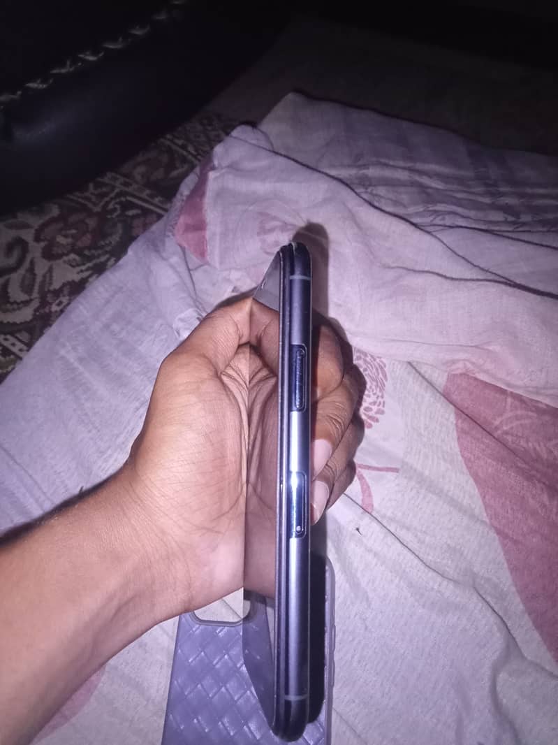Apple iPhone 11 Pro 3