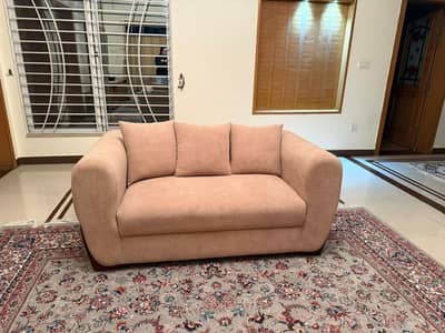 Beautiful Sofa Set – Good Condition