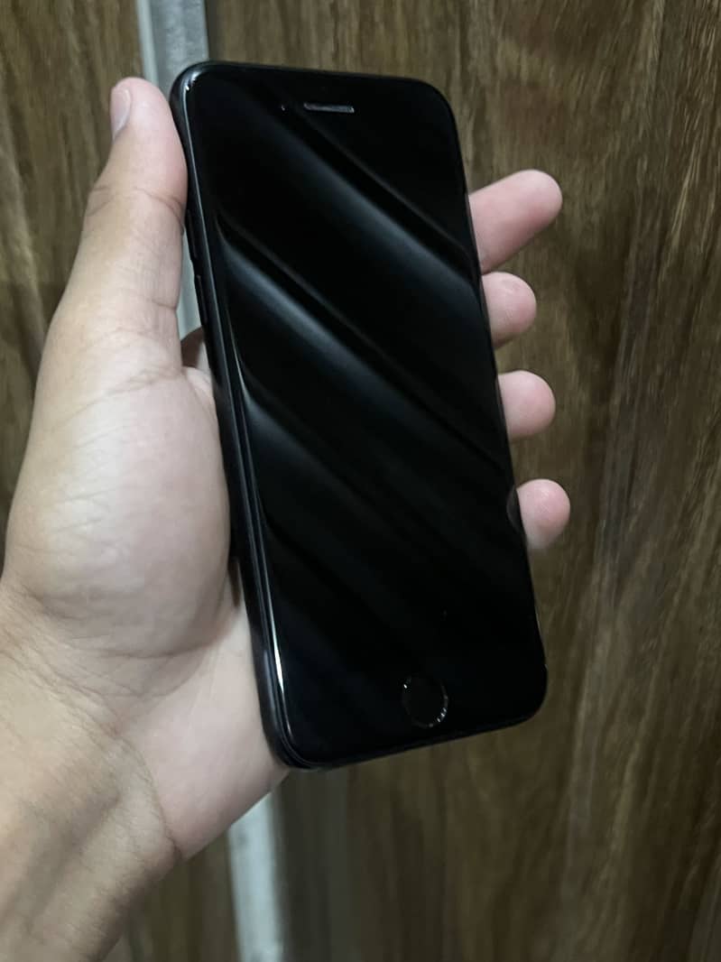 Apple iPhone SE 10