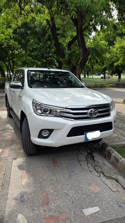 Toyota revo v 2.8 2021