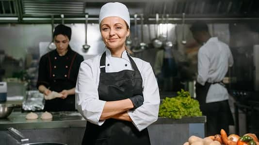 Female cook ki zarurat he DHA multan mein