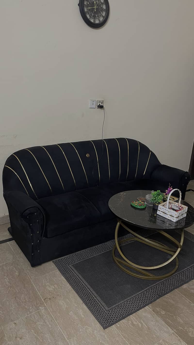 5 Seater Sofa set With Table. 1