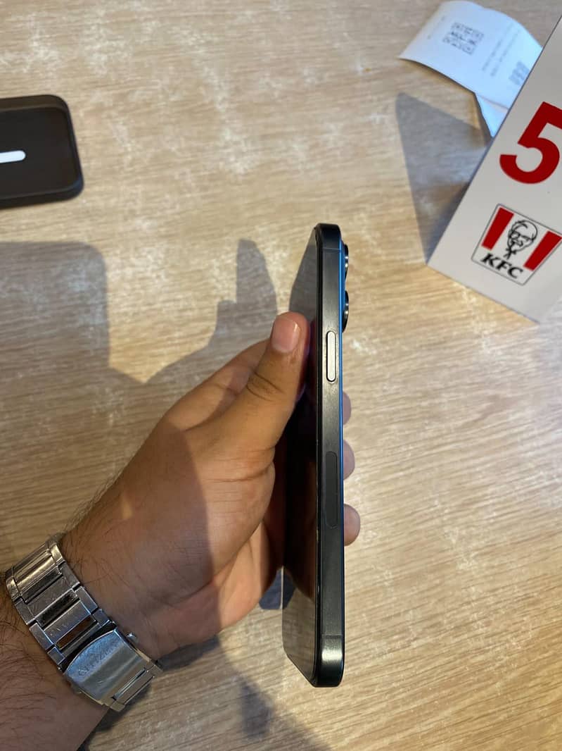 Apple iPhone 15 Pro Max 2