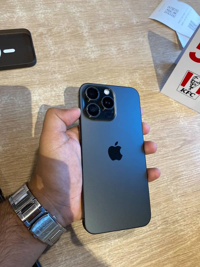 Apple iPhone 15 Pro Max 6