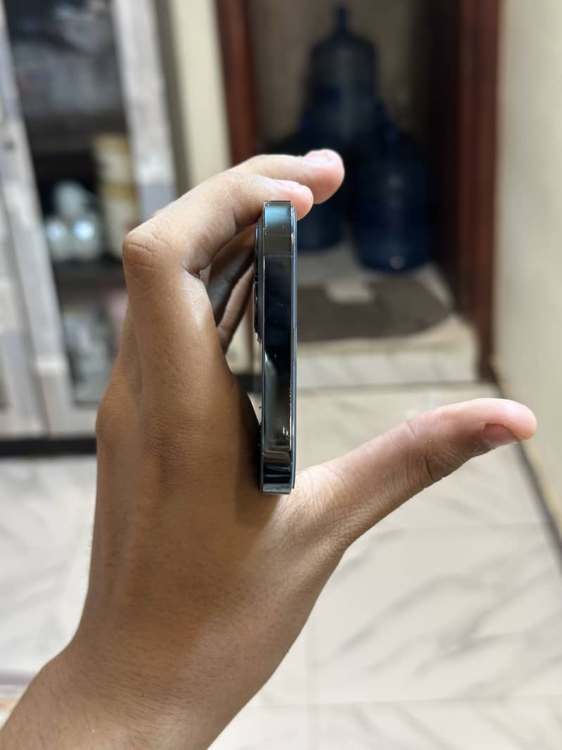 Apple iPhone 12 Pro 4