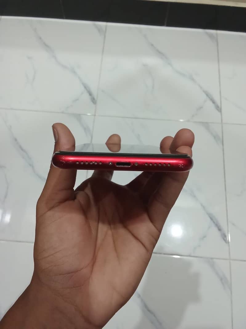 Apple iPhone 11 4