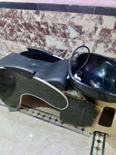 Salon Shampoo Basin with Hair Wash Chair – Repair Required