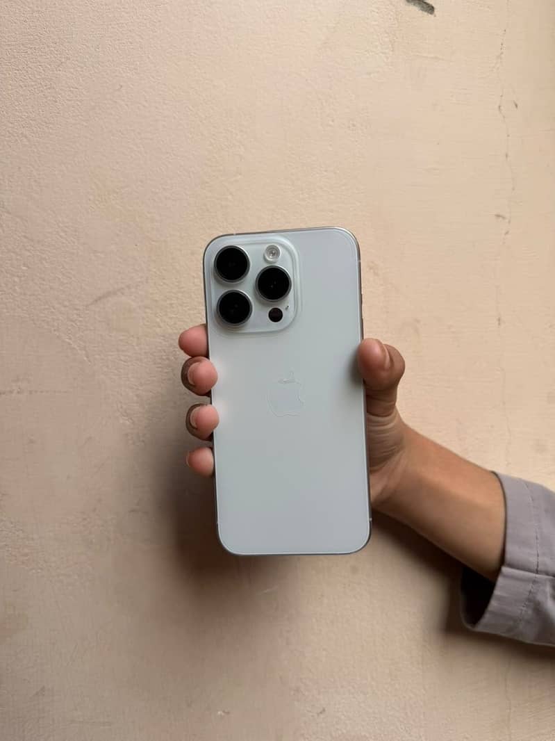Apple iPhone 15 Pro 0