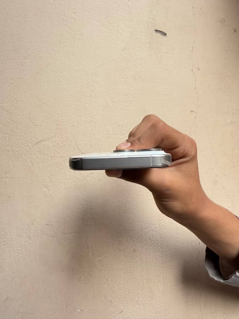 Apple iPhone 15 Pro 2