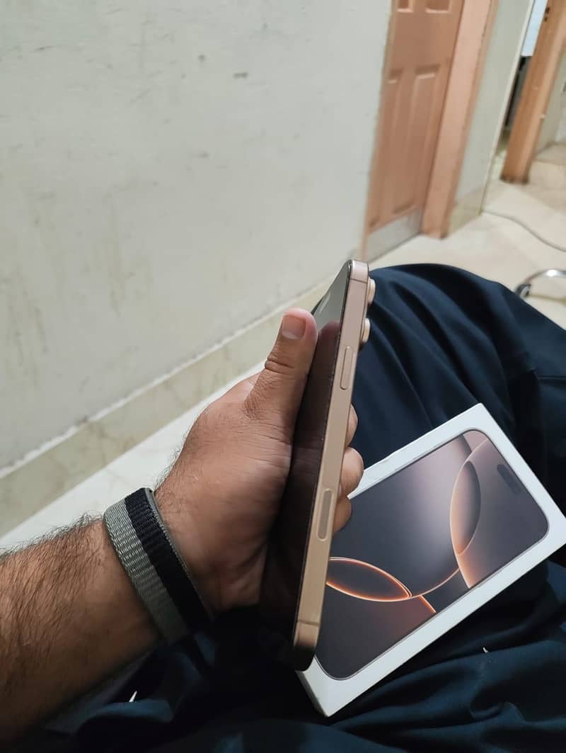 Apple iPhone 16 Pro Max 1
