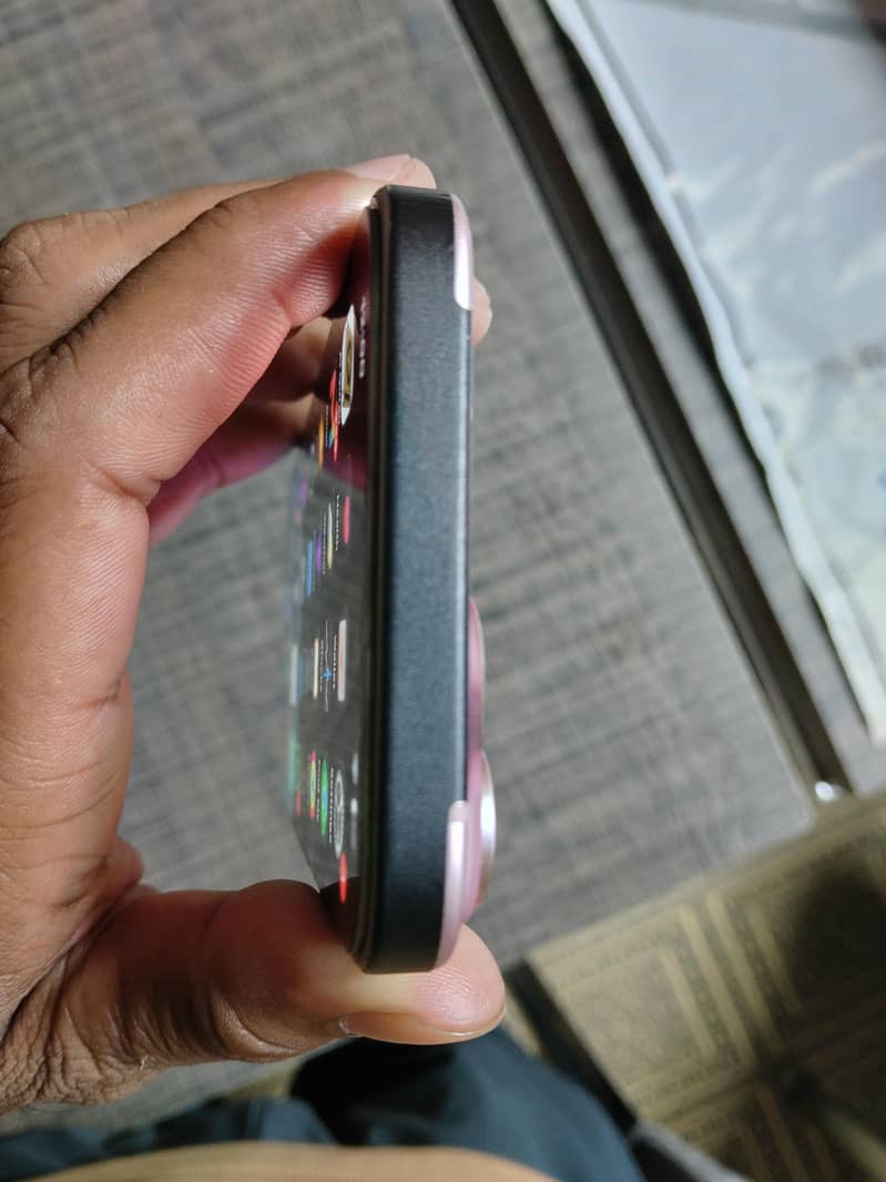 Apple iPhone 15 4