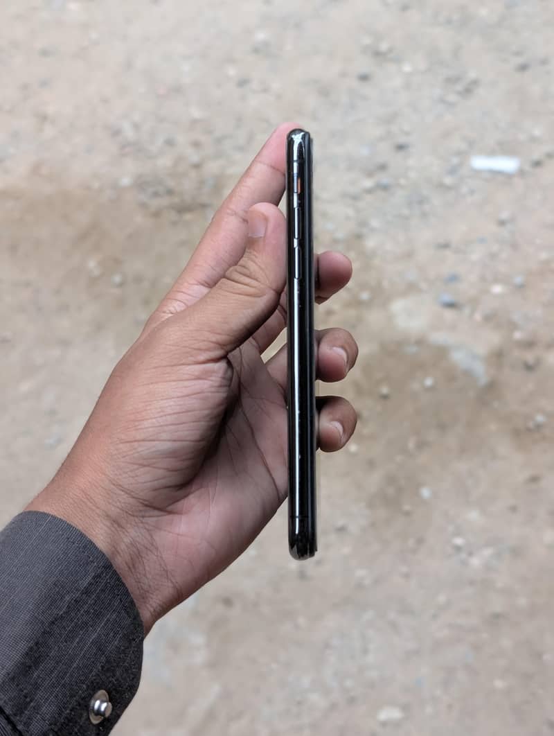 Apple iPhone X 5