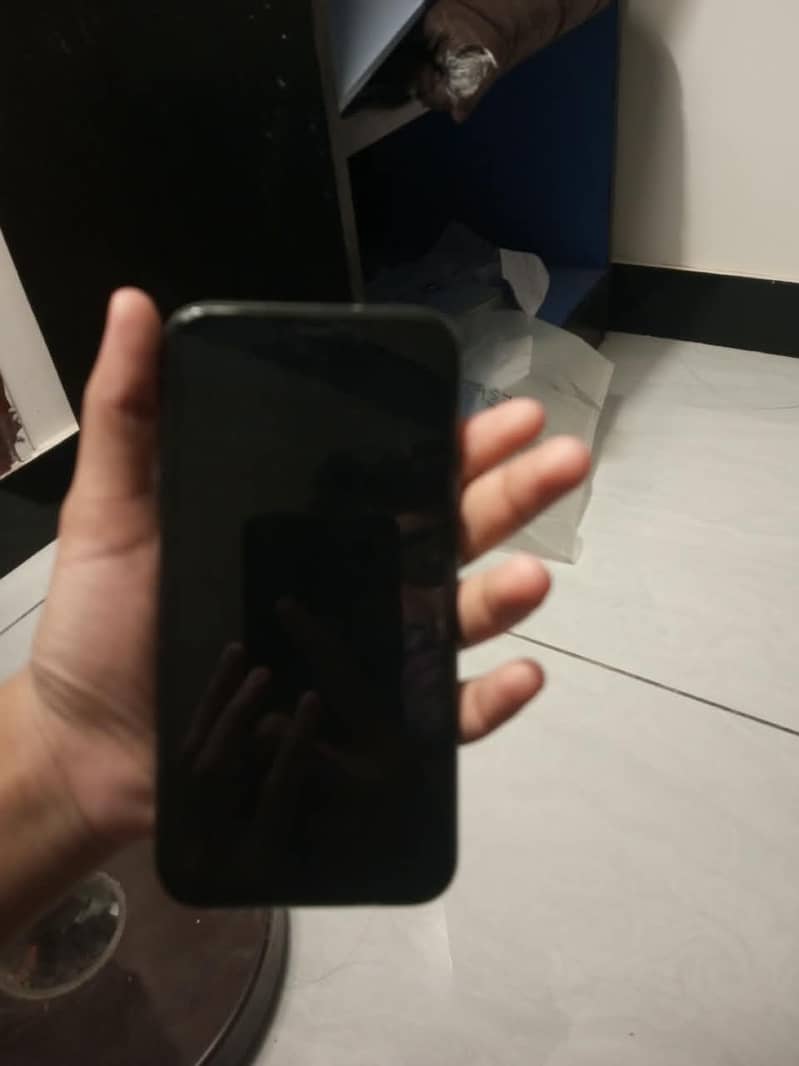 Apple iPhone 11 3