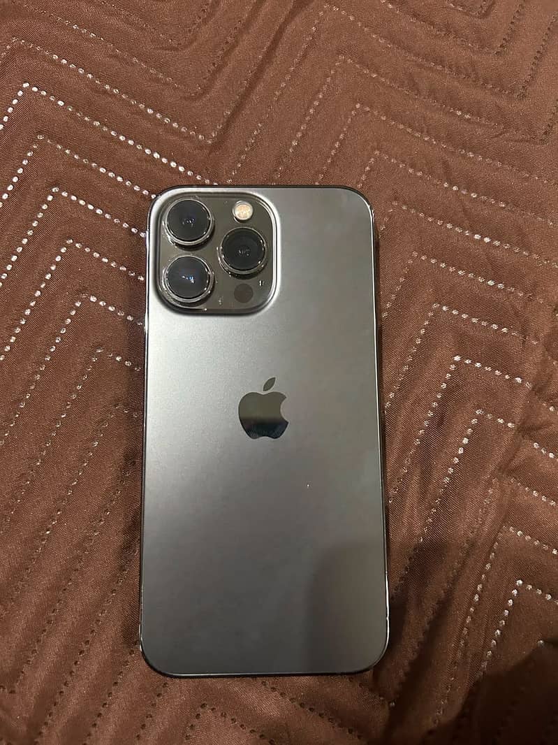 Apple iPhone 13 1