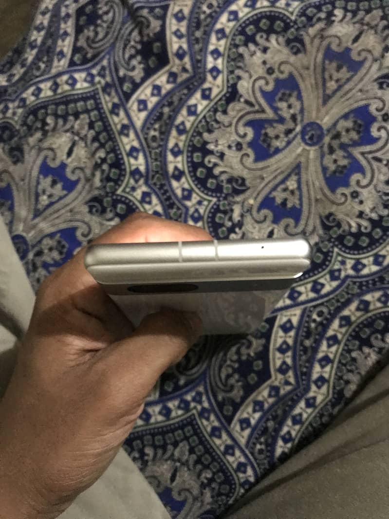 Google Pixel 7a 4