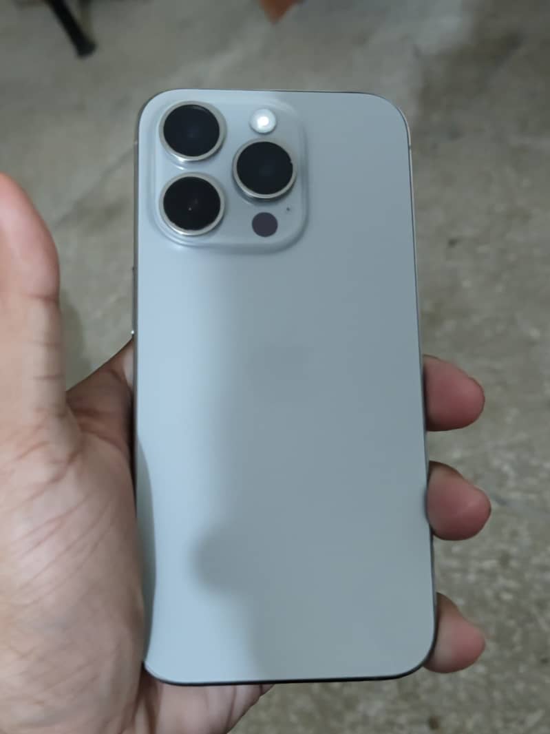 Apple iPhone 15 Pro 0