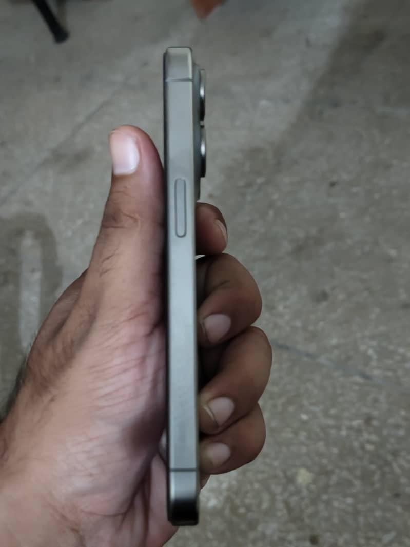 Apple iPhone 15 Pro 2