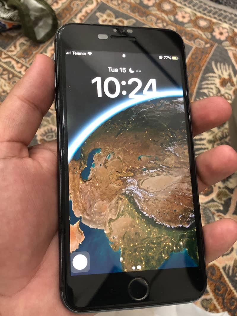 Apple iPhone 8 Plus 1