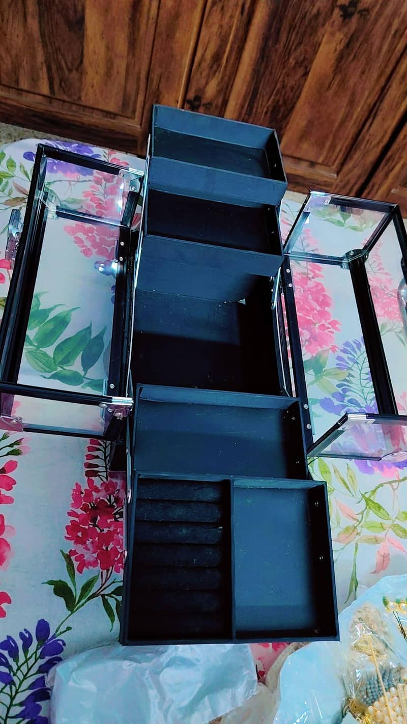 Makeup vanity box 2