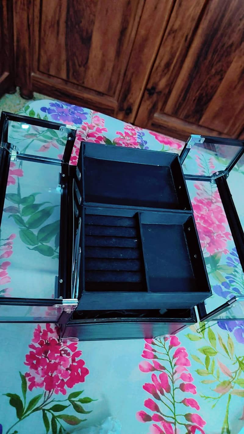 Makeup vanity box 3
