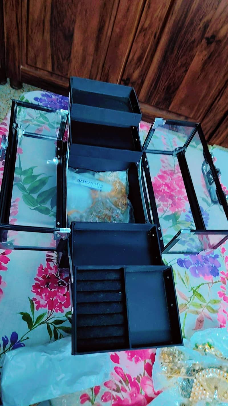 Makeup vanity box 4