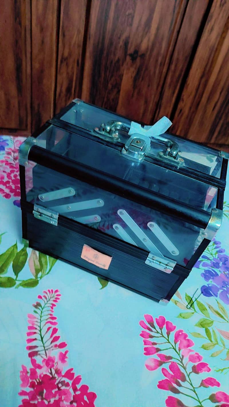 Makeup vanity box 6